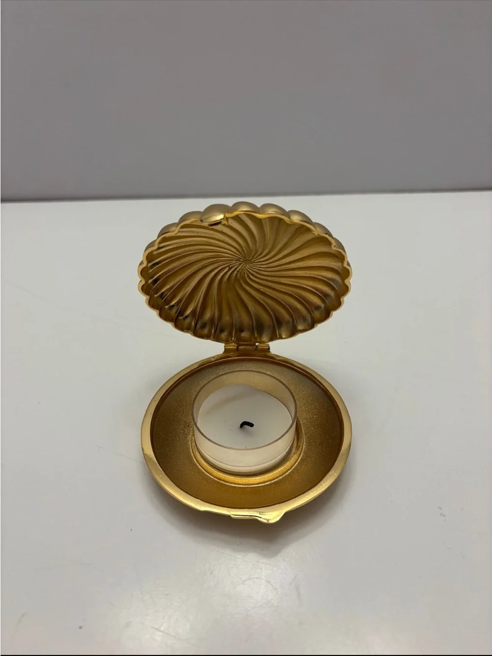 Vintage Swirl Design Gold Partylite Compact Travel Clam tealight candle holder